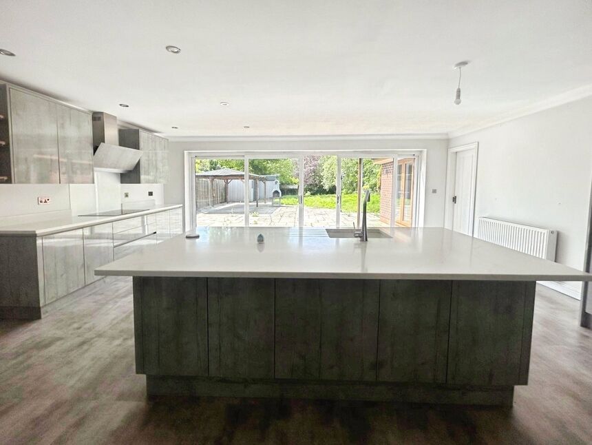 Entertainment Kitchen / Diner