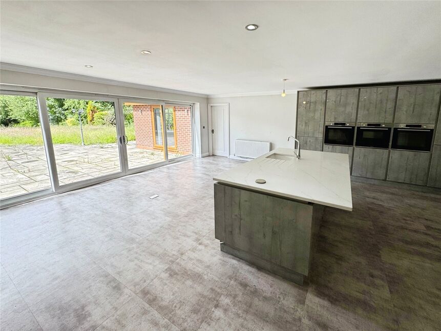 Entertainment Kitchen / Diner