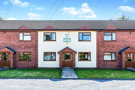 Houghton Court First Avenue, 1 bedroom Flat to rent, &pound;525 pcm