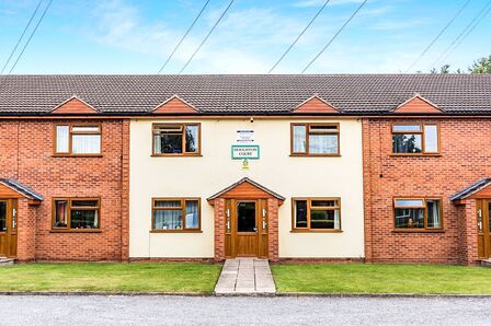 First Avenue, 1 bedroom Flat to rent, &pound;525 pcm