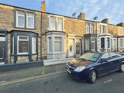 Gray Street, 3 bedroom House to rent, &pound;700 pcm
