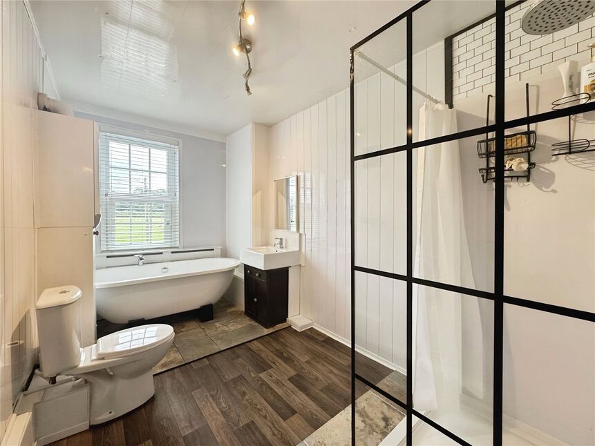 En-Suite Bathroom