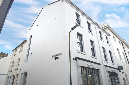 Addison Street, 2 bedroom Flat to rent, &pound;800 pcm