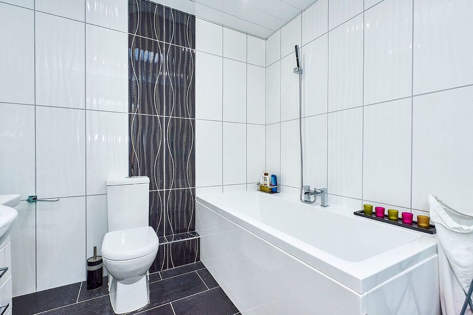 Family Bathroom / WC