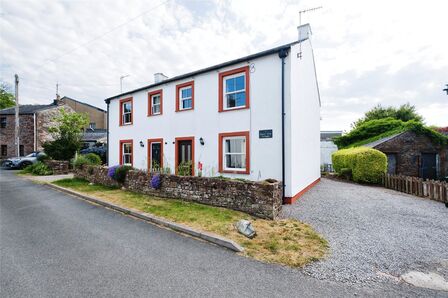 The Square, 3 bedroom Semi Detached House to rent, £900 pcm