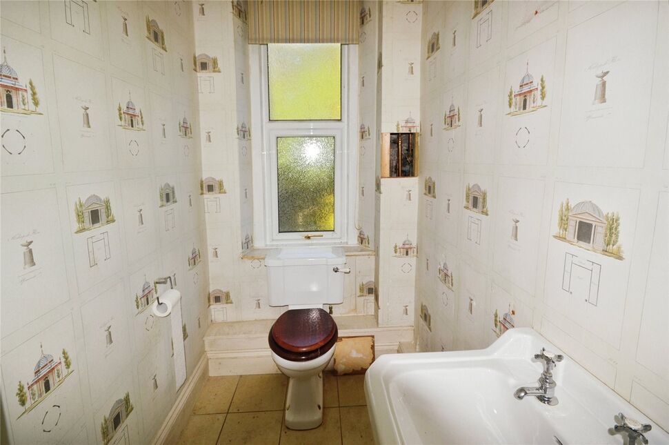 Cloakroom / WC