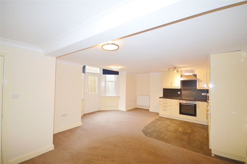Kitchen / Lounge