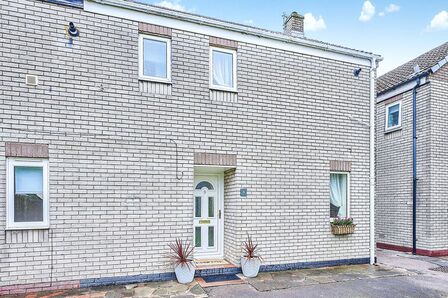 Jubilee Road, 2 bedroom Mid Terrace House to rent, &pound;650 pcm