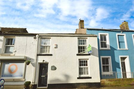 3 bedroom Mid Terrace House for sale