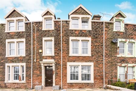 4 bedroom Mid Terrace House for sale