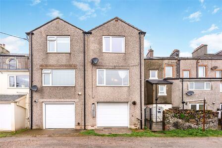 3 bedroom Mid Terrace House for sale