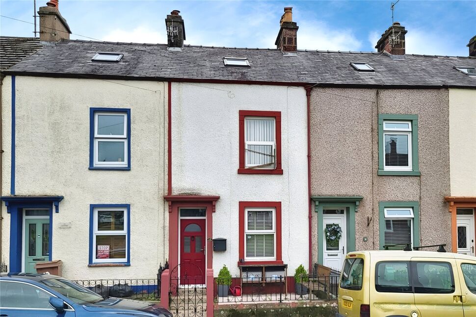 3 bedroom Mid Terrace House for sale