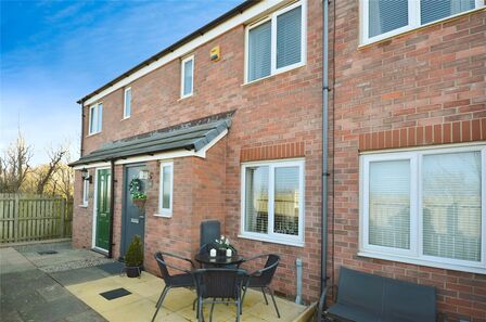 2 bedroom Mid Terrace House for sale