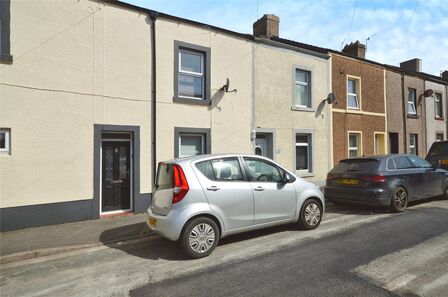 3 bedroom Mid Terrace House to rent
