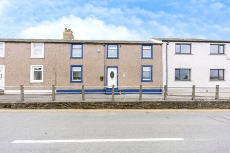 3 bedroom Mid Terrace House for sale