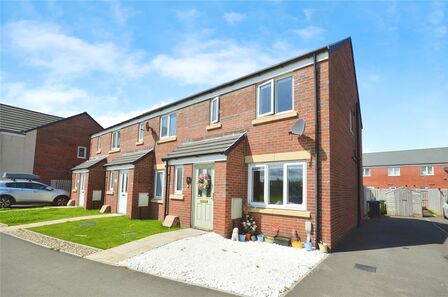 Marsh Drive, 3 bedroom End Terrace House for sale, £155,000
