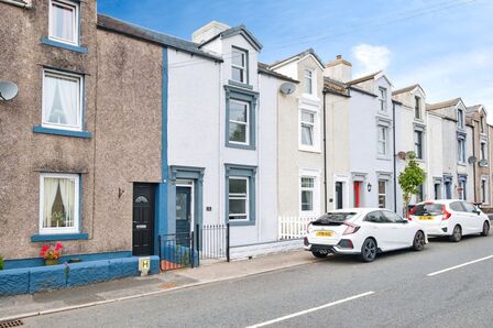 3 bedroom Mid Terrace House for sale