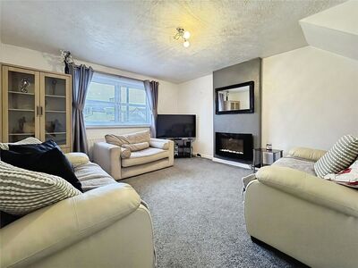 Main Street, 2 bedroom  Flat for sale, £80,000