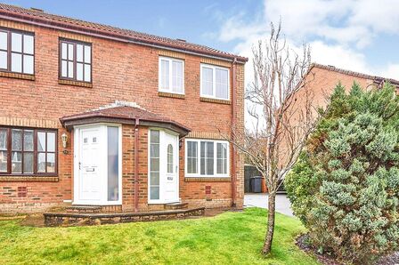 Holly Bank, 2 bedroom Semi Detached House to rent, &pound;750 pcm