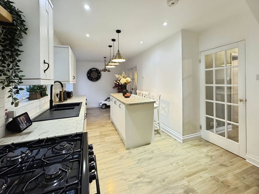 Kitchen / Dining Room