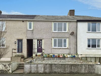 3 bedroom Mid Terrace House for sale
