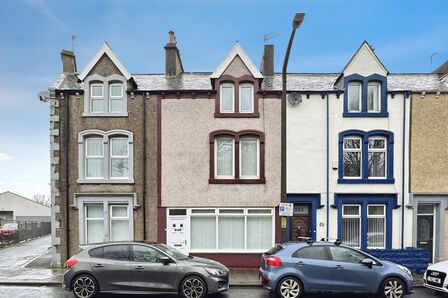 3 bedroom Mid Terrace House for sale