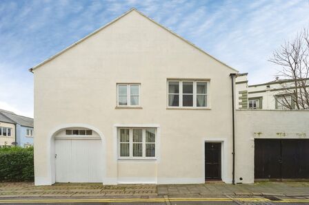 Queen Street, 4 bedroom Link Detached House for sale, &pound;215,000