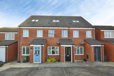 3 bedroom Mid Terrace House for sale