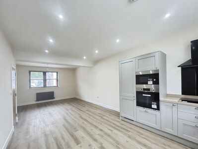 Catherine Street, 2 bedroom End Terrace House to rent, &pound;950 pcm