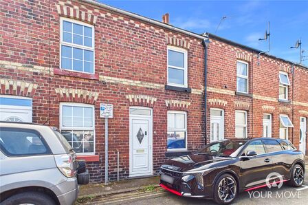 Lamb Lane, 2 bedroom Mid Terrace House for sale, &pound;75,000