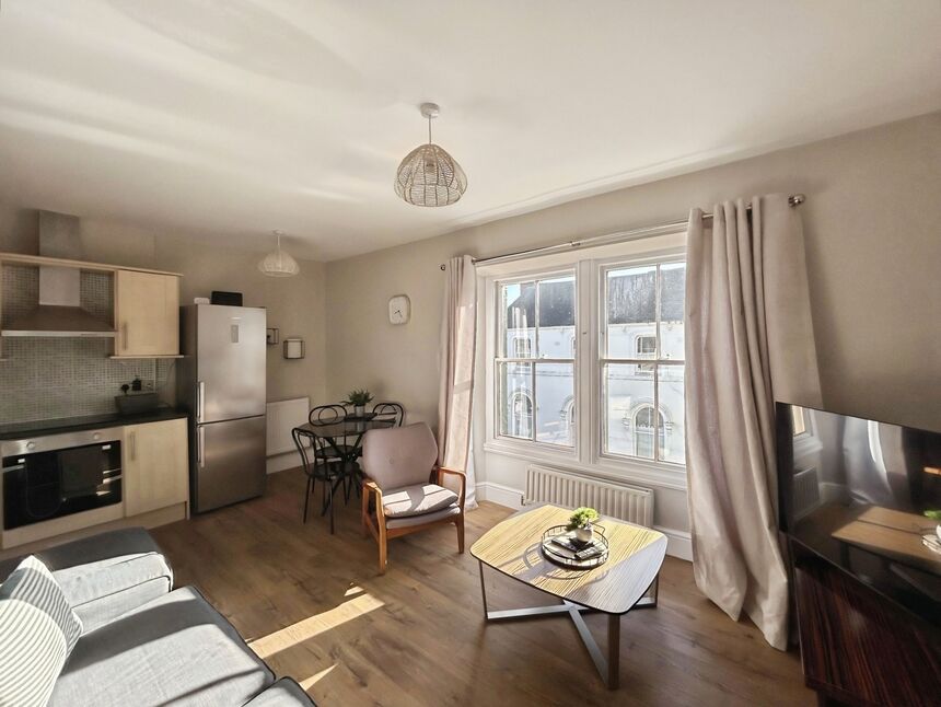 Lounge / Kitchen