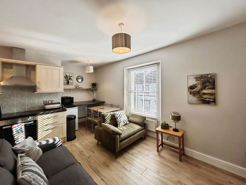 Lounge / Kitchen