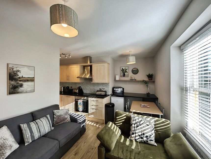 Lounge / Kitchen