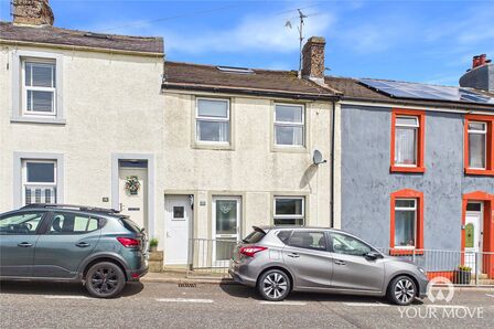 3 bedroom Mid Terrace House for sale