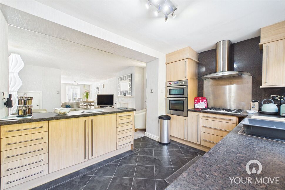 Kitchen / Living Area