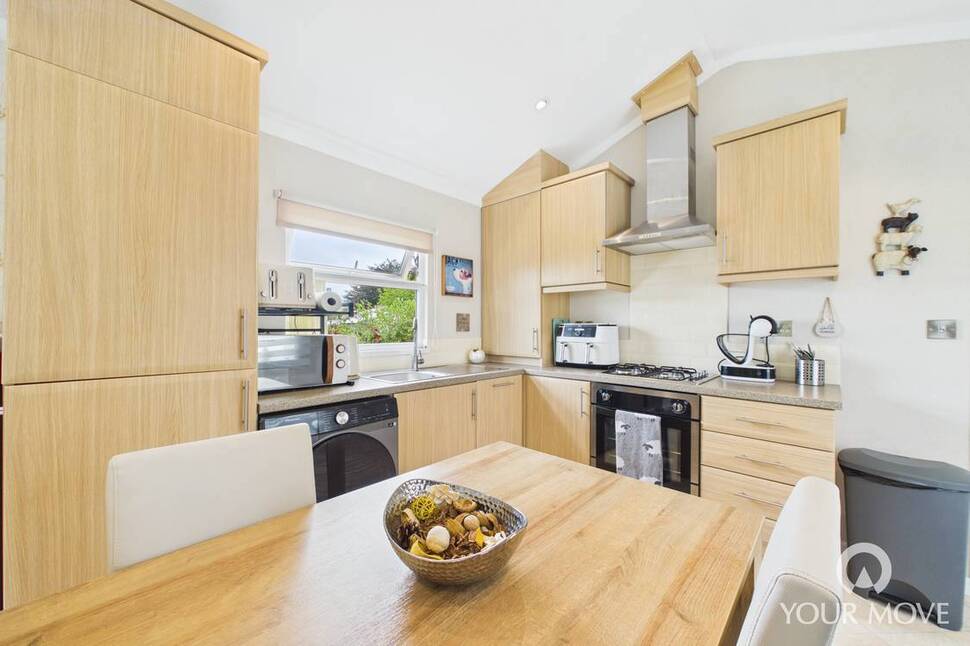 Kitchen / Living Area