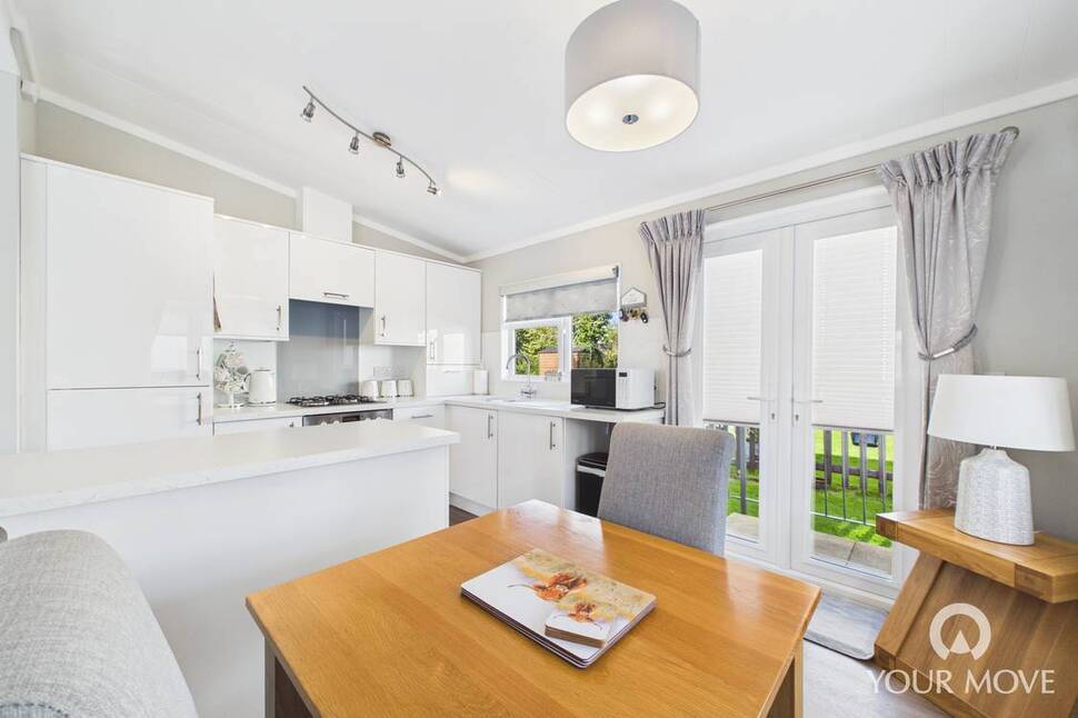 Kitchen / Living Area