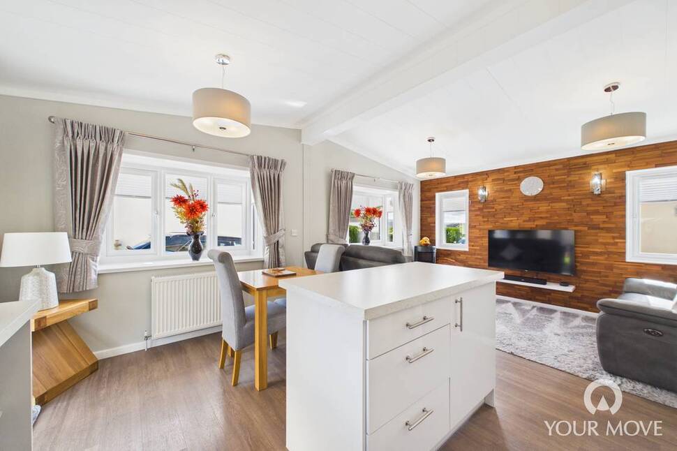 Kitchen / Living Area