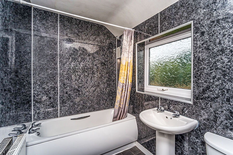 Family Bathroom / WC