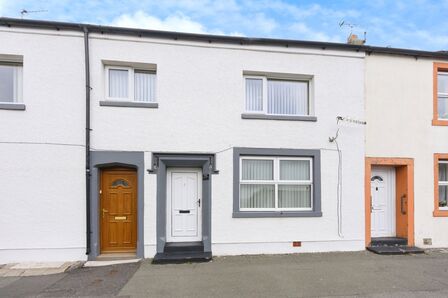 King Street, 3 bedroom Mid Terrace Flat for sale, £120,000