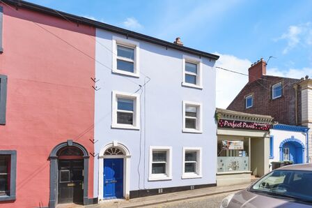 4 bedroom Mid Terrace House for sale