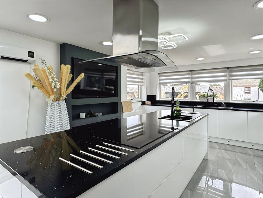 Kitchen / Breakfast Room