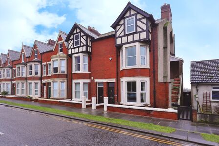 Lawn Terrace, 5 bedroom End Terrace House for sale, £275,000