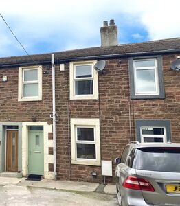 2 bedroom Mid Terrace House for sale