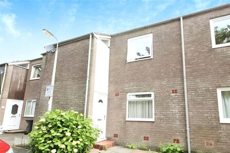 Manor Court, 2 bedroom  Flat to rent, £575 pcm