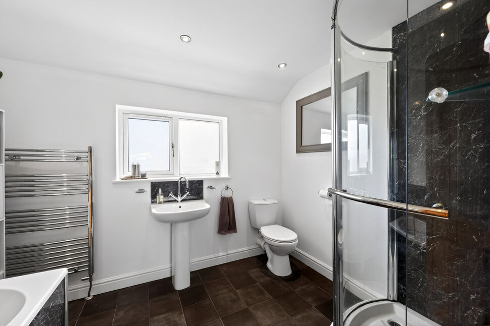 En-Suite Bathroom