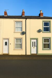 2 bedroom Mid Terrace House for sale