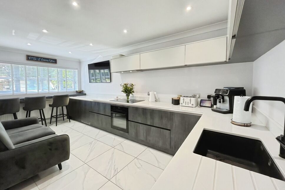 Kitchen / Breakfast Room