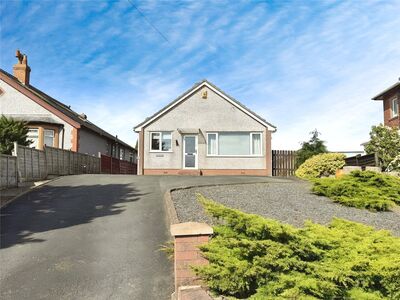 West Road, 3 bedroom Detached Bungalow for sale, £260,000