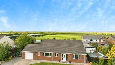 4 bedroom Detached Bungalow for sale